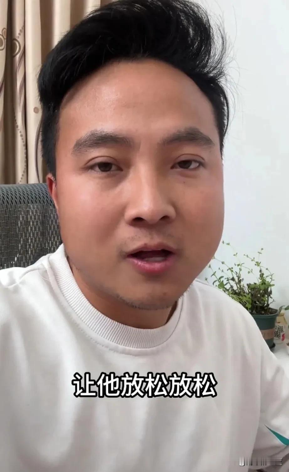 小康带着欣欣和一家老小到游乐场游玩。本来是和欣欣娘家人闹矛盾的事过去了就不要再提