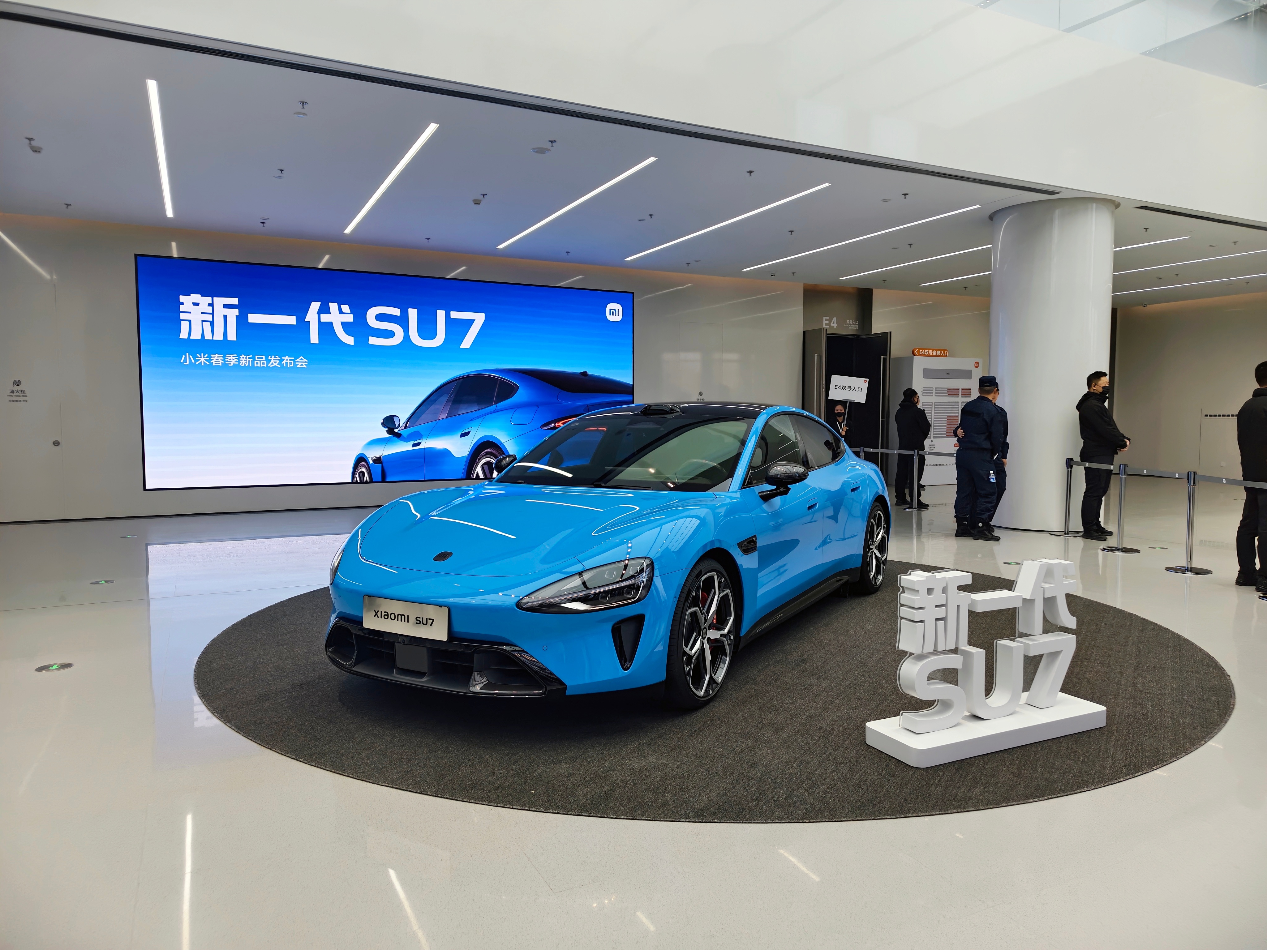 今晚来看小米新一代SU7