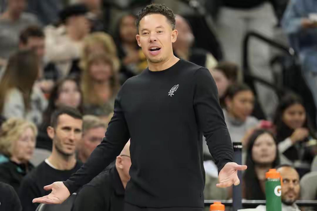 米老鼠，快滚蛋吧
就说你毫无应对办法吧，
什么时候滚蛋？
多少场被逆转了？
你要