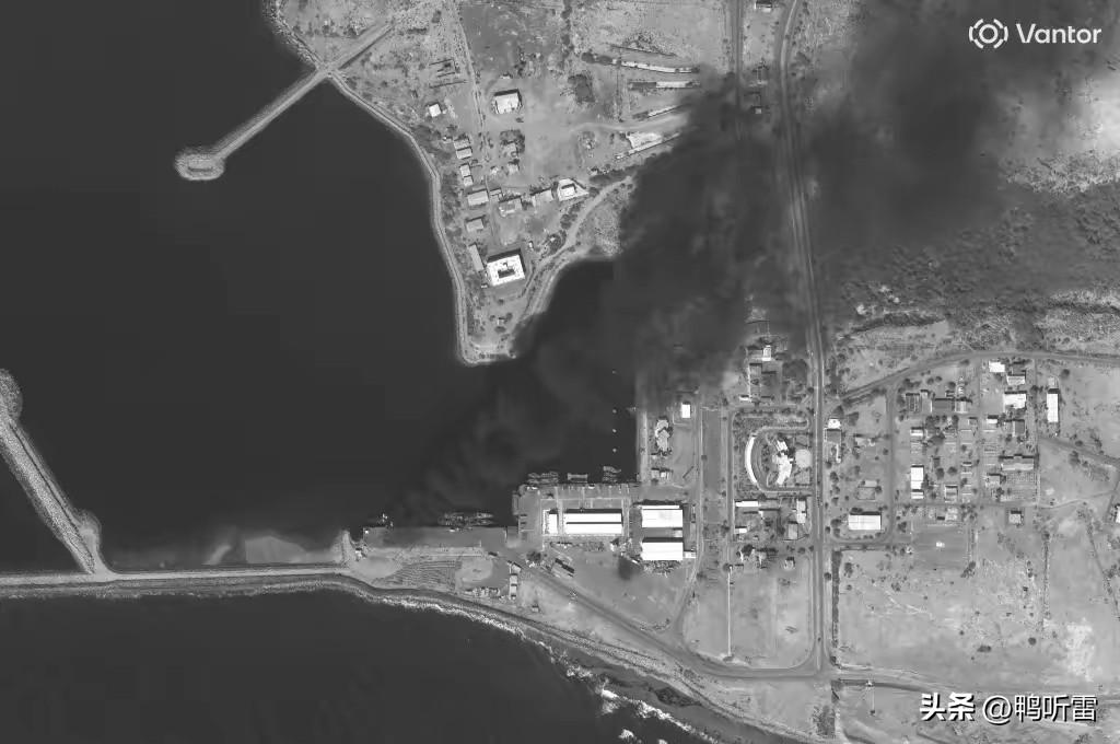 快讯:美国中央司令部又中肯地发布，他们打掉了伊朗11艘舰艇。从公布的照片冒烟程度