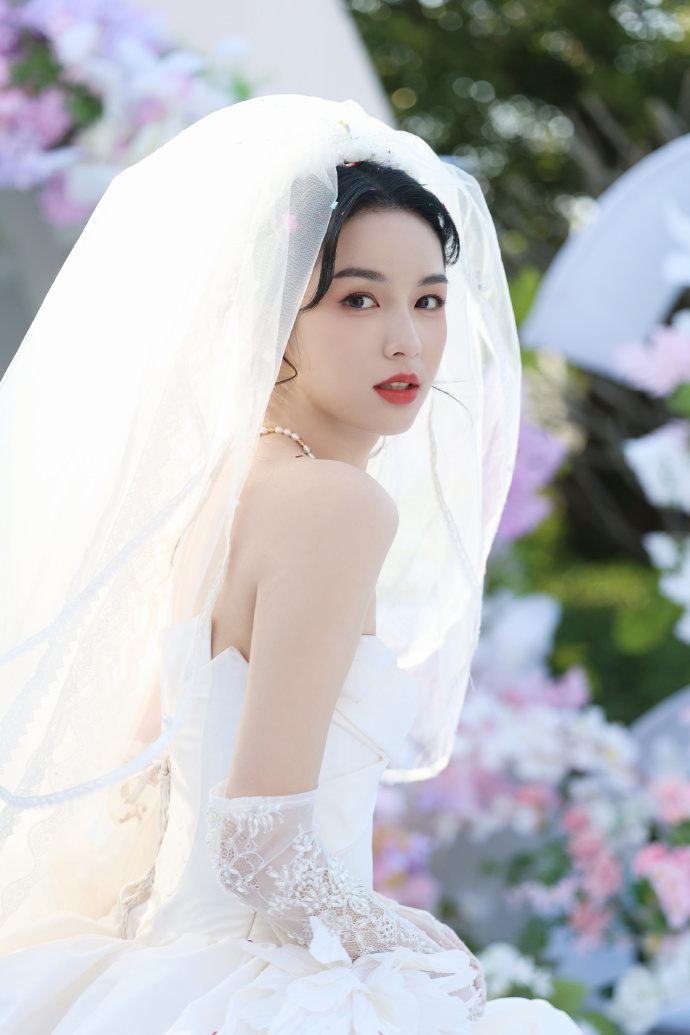 周也 夏晓兰的婚纱照