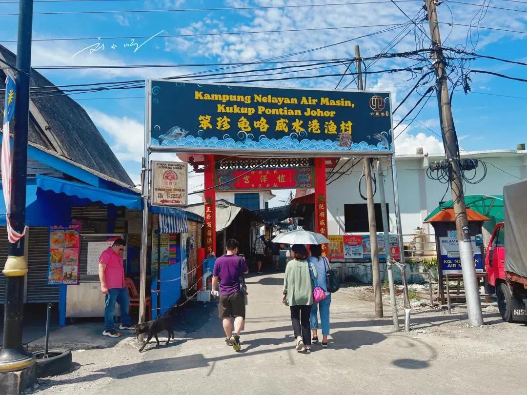 亚洲大陆最南端的华人渔村，房屋都建在海上，名字还很“奇怪”？

这里是刘小顺的旅
