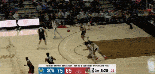 积极性拉满！杨翰森再次完成补篮得分！

在今天NBA发展联盟G联盟常规赛撕裂之城