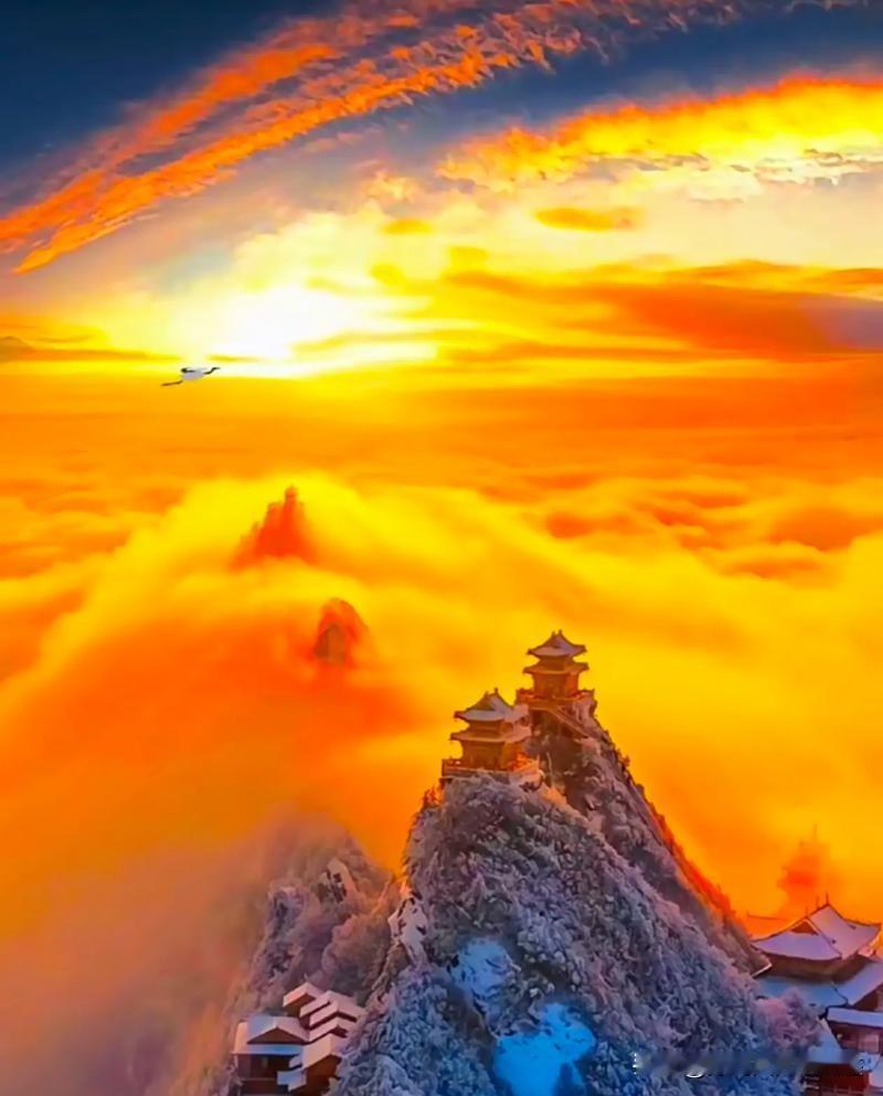 调笑令·排场

排场，排场，

好大喜功逞强。

违心背意趋样，

伤财捞名空望