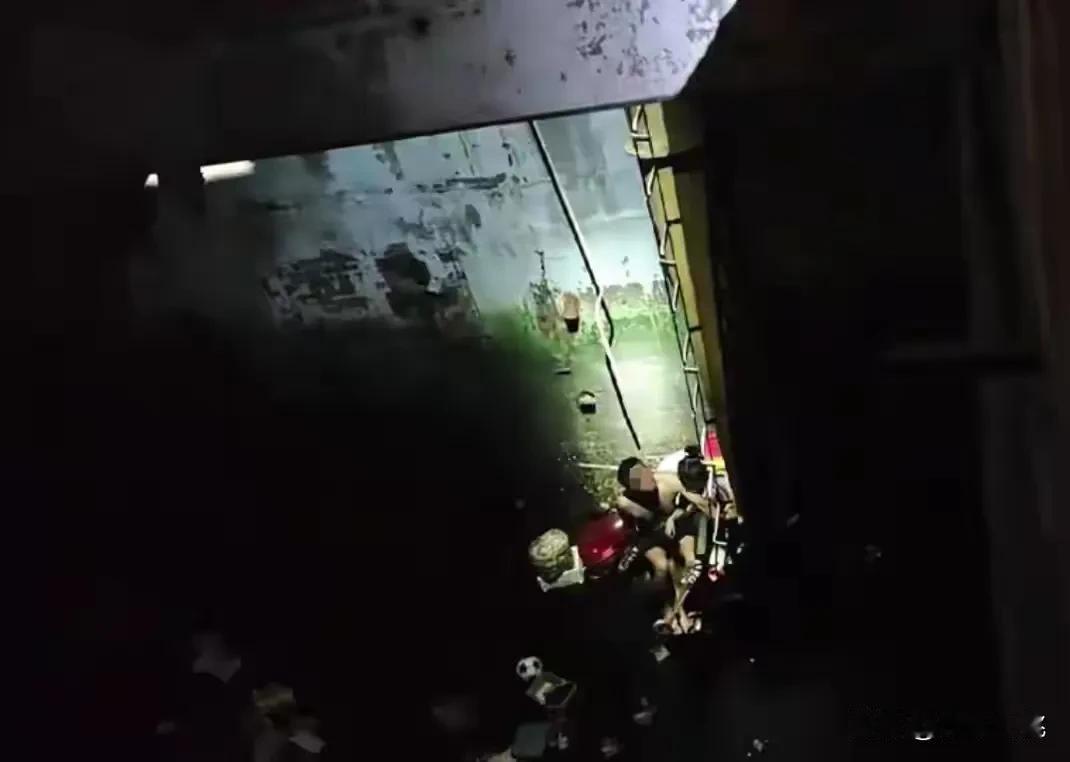 事发大连！父亲带十岁女儿去夜钓 ，迟迟未归，妻子打了好多电话也无人接听，急着赶到
