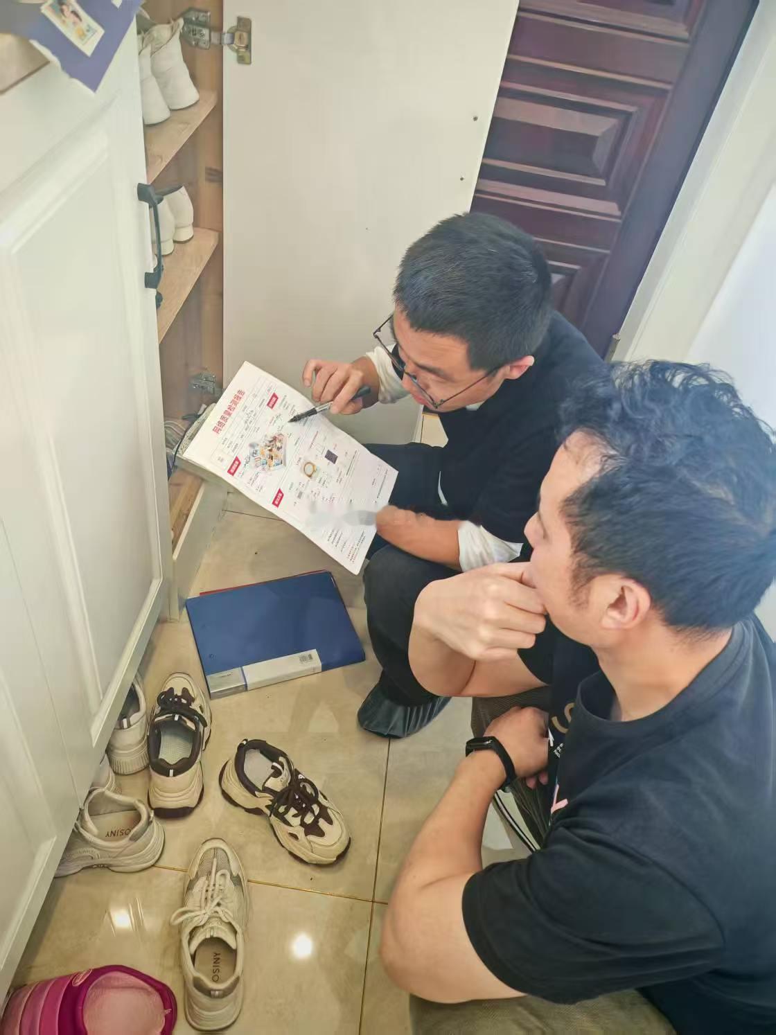 家里打算升级全屋 WiFi，预约联通智家师傅上门勘测。师傅上门全程细致，蹲在入户