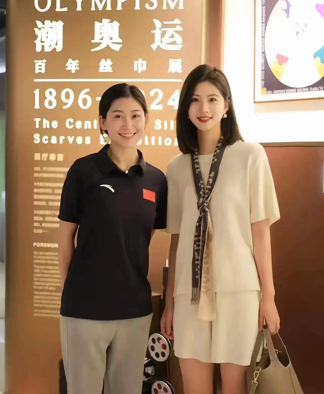 网友说这是我们的两位奥运冠军，怎么不认识呢？你认识吗？是哪两个项目的冠军？

（