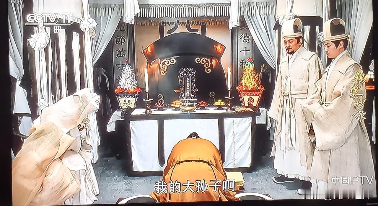 真的长见识了！以前只知道晚辈给长辈守孝，从没见过白发人给黑发人披麻戴孝，看完直接