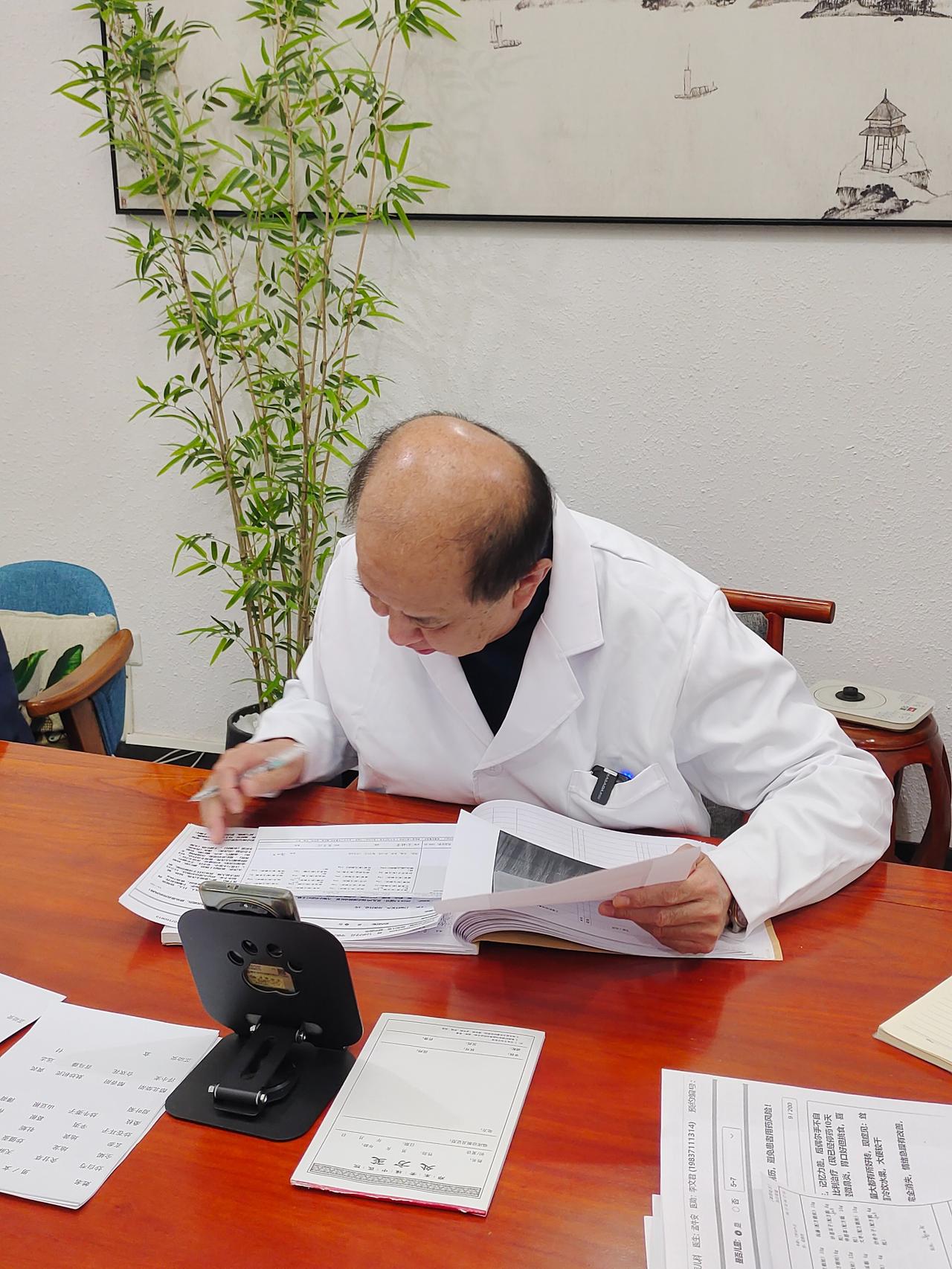 抽动症——家长心稳，孩子抽动才能好！
 
前几日收到一位家长私信，看完消息，我心