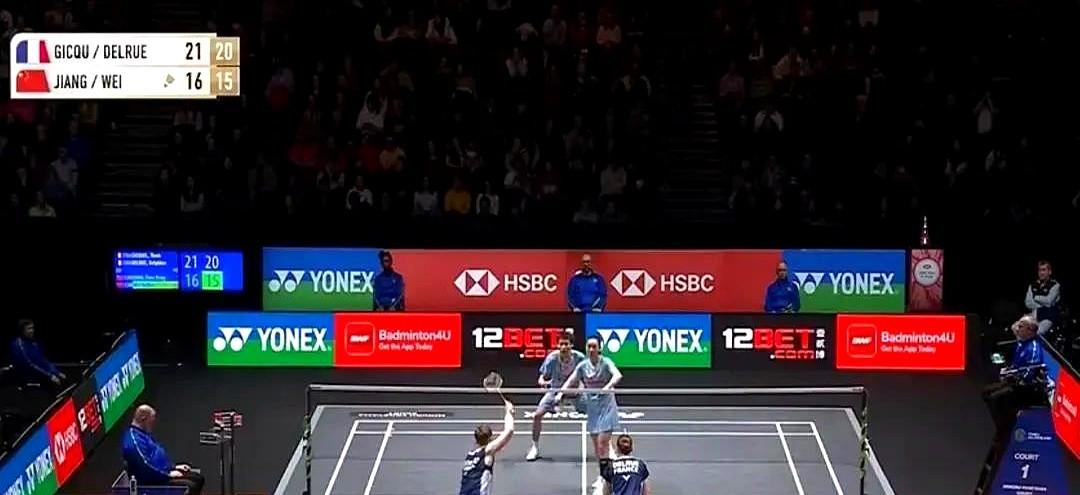 别看最后是2-0，第一局18-20落后，对手手握两个局点的时候，真的以为要悬了。