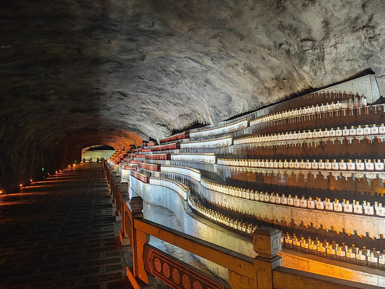 洞天酒海，一个震撼人心的酒世界。恐怕世界上独一无二的藏酒之地洞天盛景 洞天酒海丹
