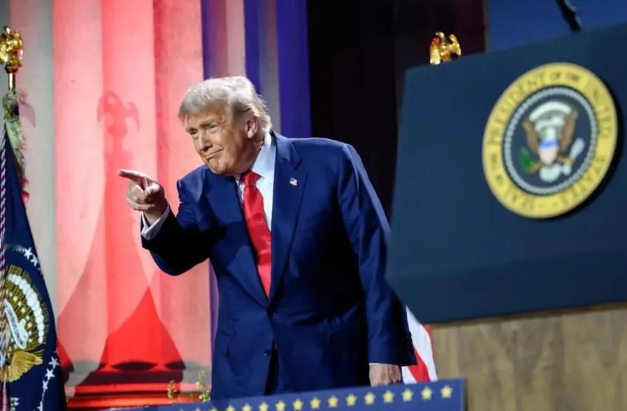 美国总统老特在塞勒姆新闻频道发表讲话时宣称，这个岛国“岌岌可危”，“处境非常糟糕