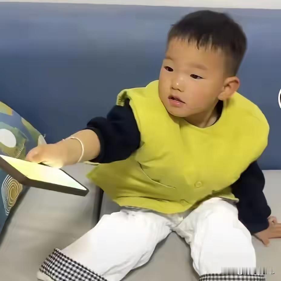 天塌了！开封3岁男童院内玩耍十几分钟离奇走失，河道无监控盲区成搜救难题，至今下落