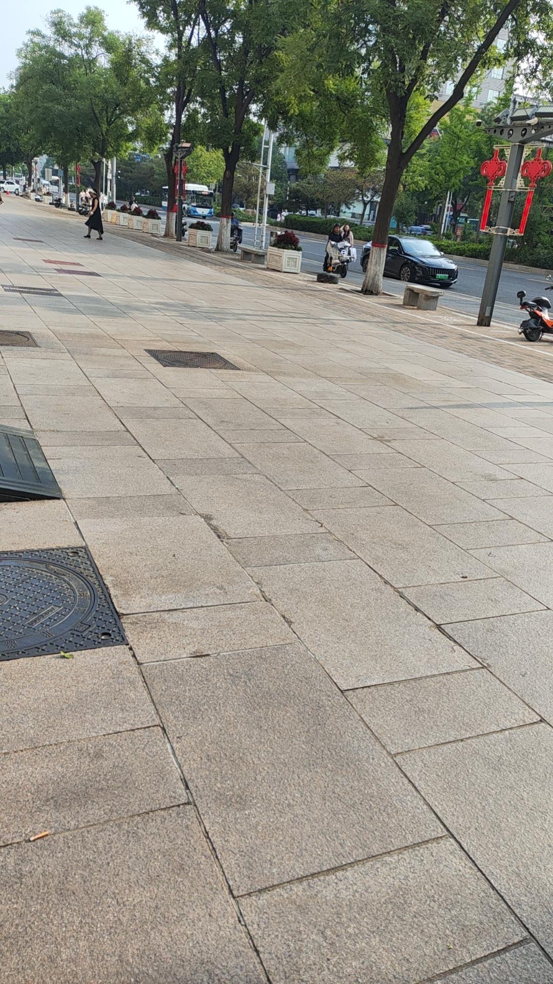 夏日生活打卡季每天早晨运动锻炼场地，身体健康，快乐有爱！