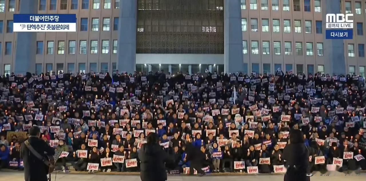 韩国各大公司宣布居家办公，方便员工游行示威

三星、LG等韩国各大集团均同时宣布