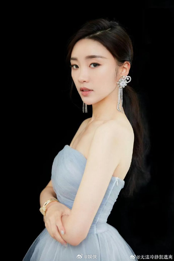 张月队完颜团颜值气场全在线，每位姐姐都美得亮眼，风格各不相同却格外合拍，妥妥的视