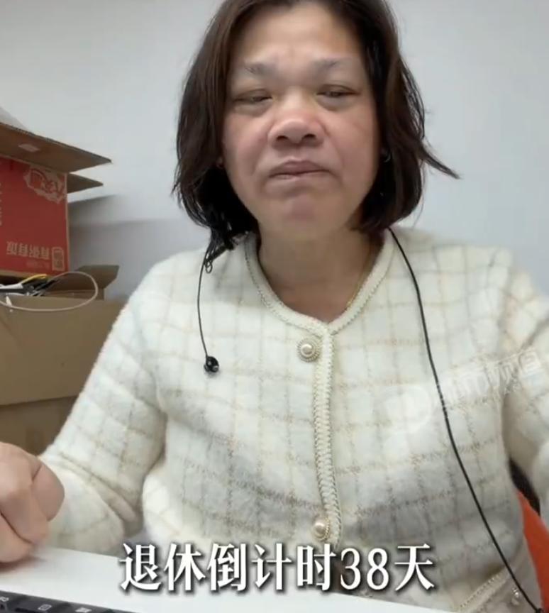8 月 15 日消息，一段记录普通人退休前后状态反差的短视频在网络走红，湖南一位