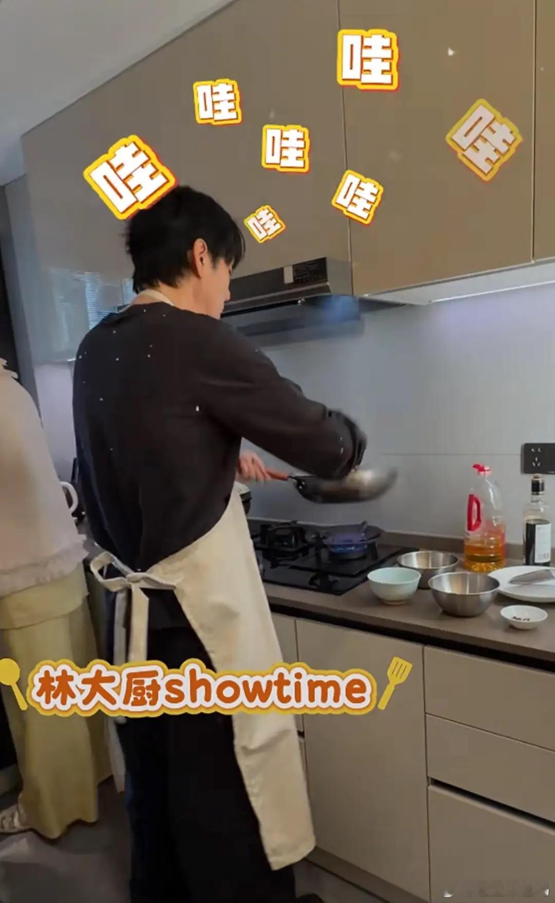 55岁林依轮回北京过年，与儿子似同龄人，否认大儿子是与前妻所生！ 