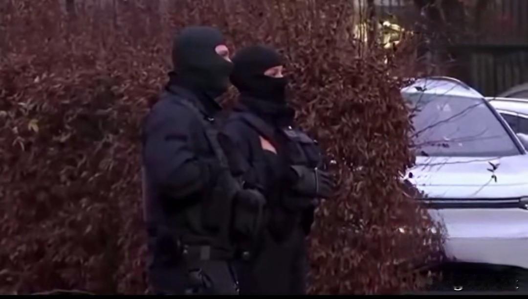 德国检方以炸毁“北溪”管道为由逮捕乌克兰人谢尔希·库兹涅佐夫。

德国检方指控其