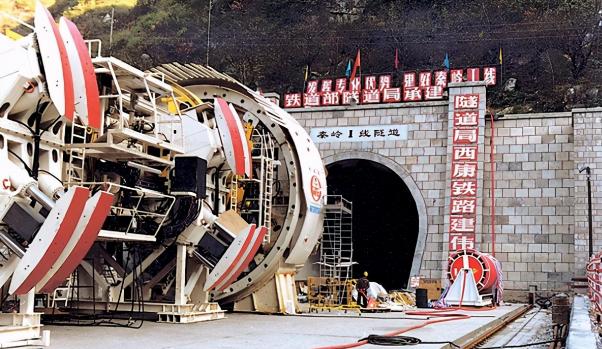 1997年，中国修建秦岭隧道时，找德国购买盾构机，德国鼻孔朝天：3.5亿一台，爱