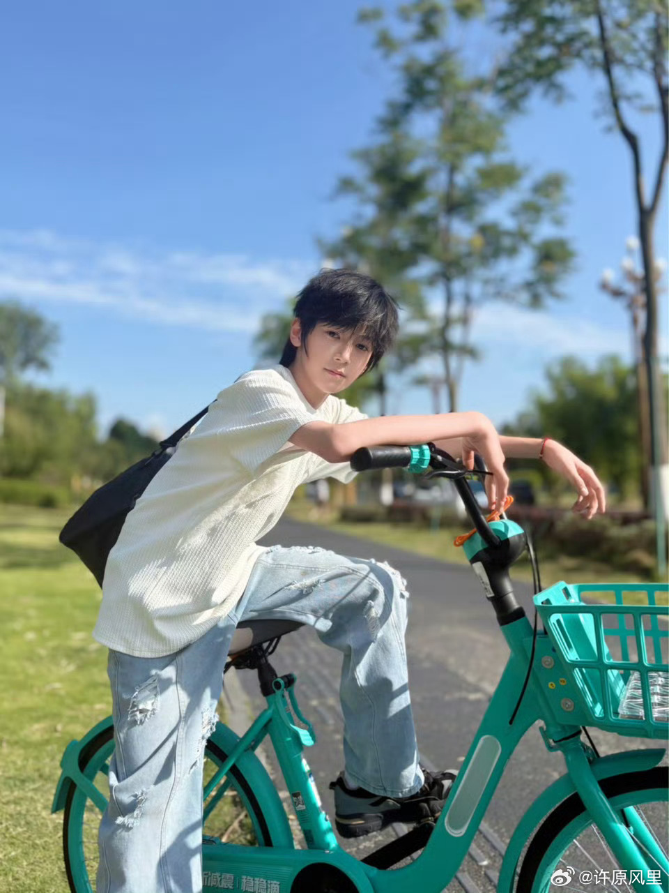 TF五代去运动会赛场聚少年，活力满场间！五代全能主舞ACE智恩涵登场，褪去舞台聚