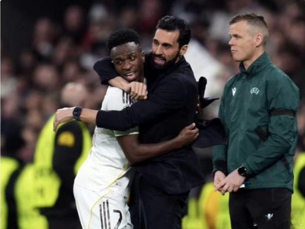 西媒：皇马更衣室视阿韦洛亚为临时主帅，球员已多次与其发生争执据西班牙塞尔电台王牌