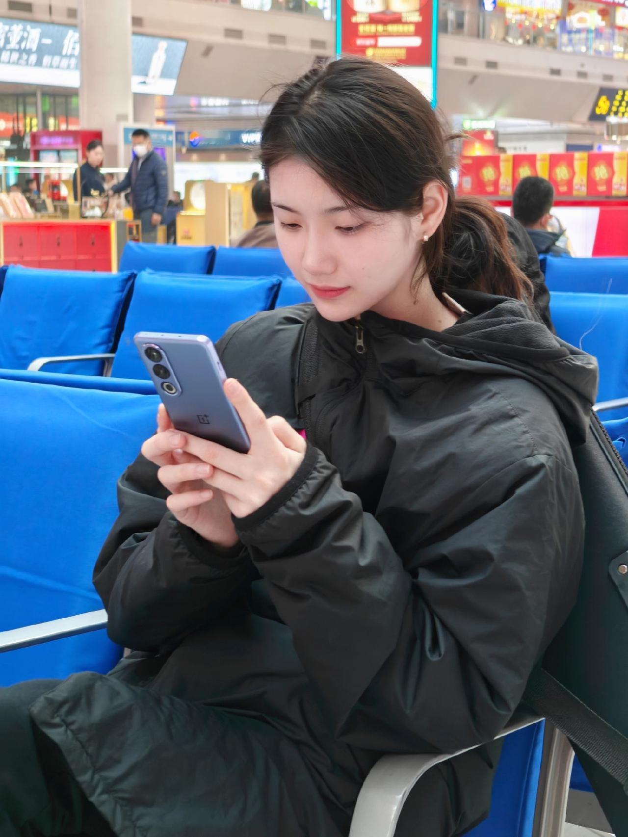 用一加的女孩子真的非常特别哎！特别的酷！一加Ace3V 手机 数码