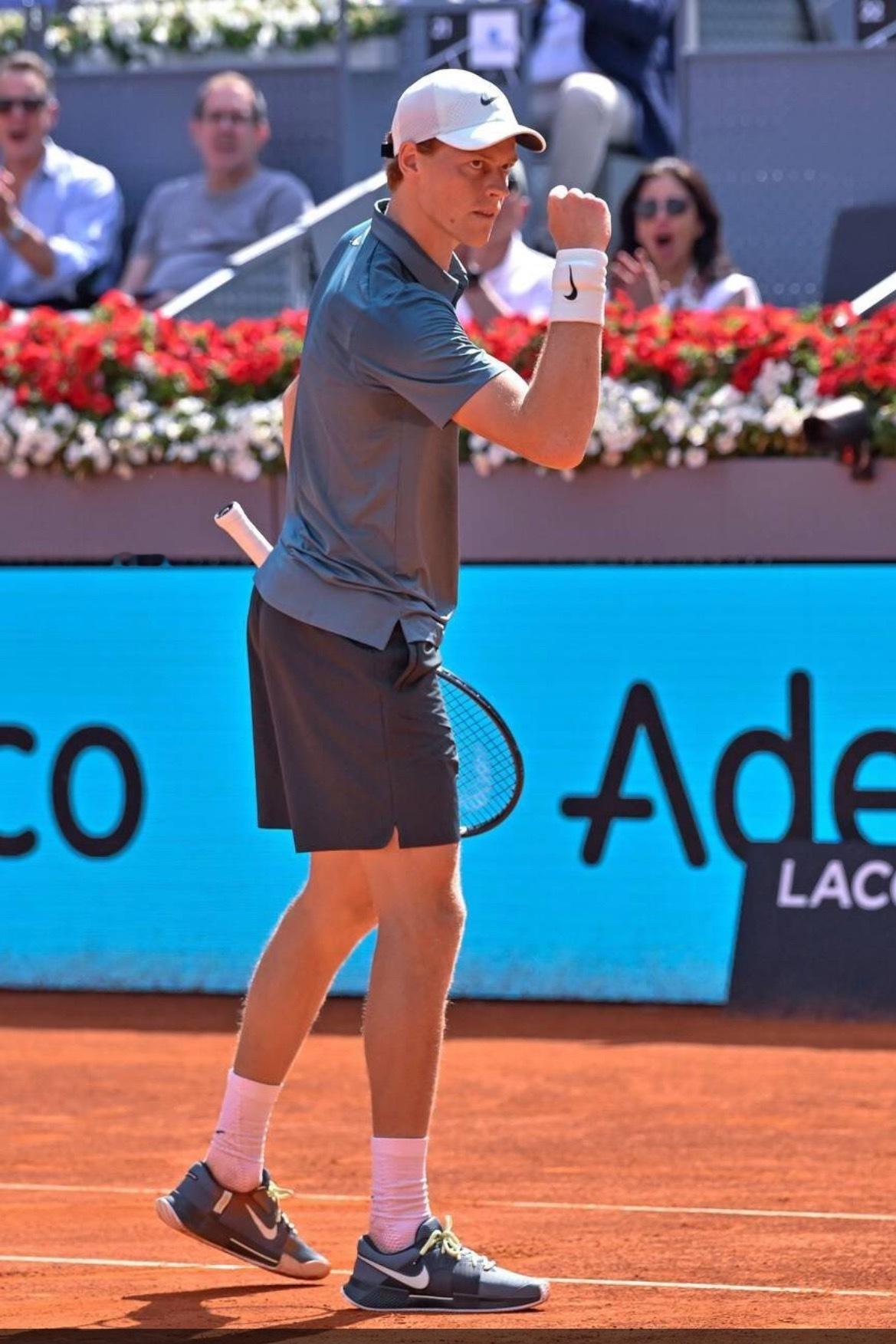 体育大赏 拒绝爆冷！辛纳6-7 6-1 6-4 逆转邦齐。今天，Bonzi打得非