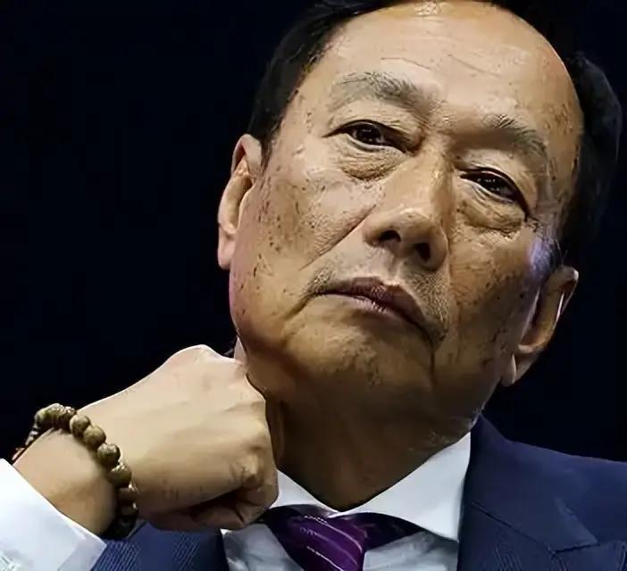 富士康崩得太突然！郭台铭绝对没料到，以前大陆工厂灯火通明的代工巨头，如今像破气球