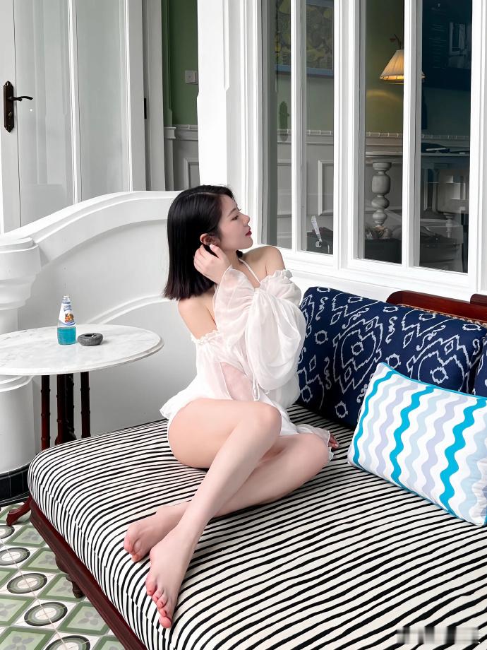清纯甜美的小姨[舔屏][舔屏] ​​​
