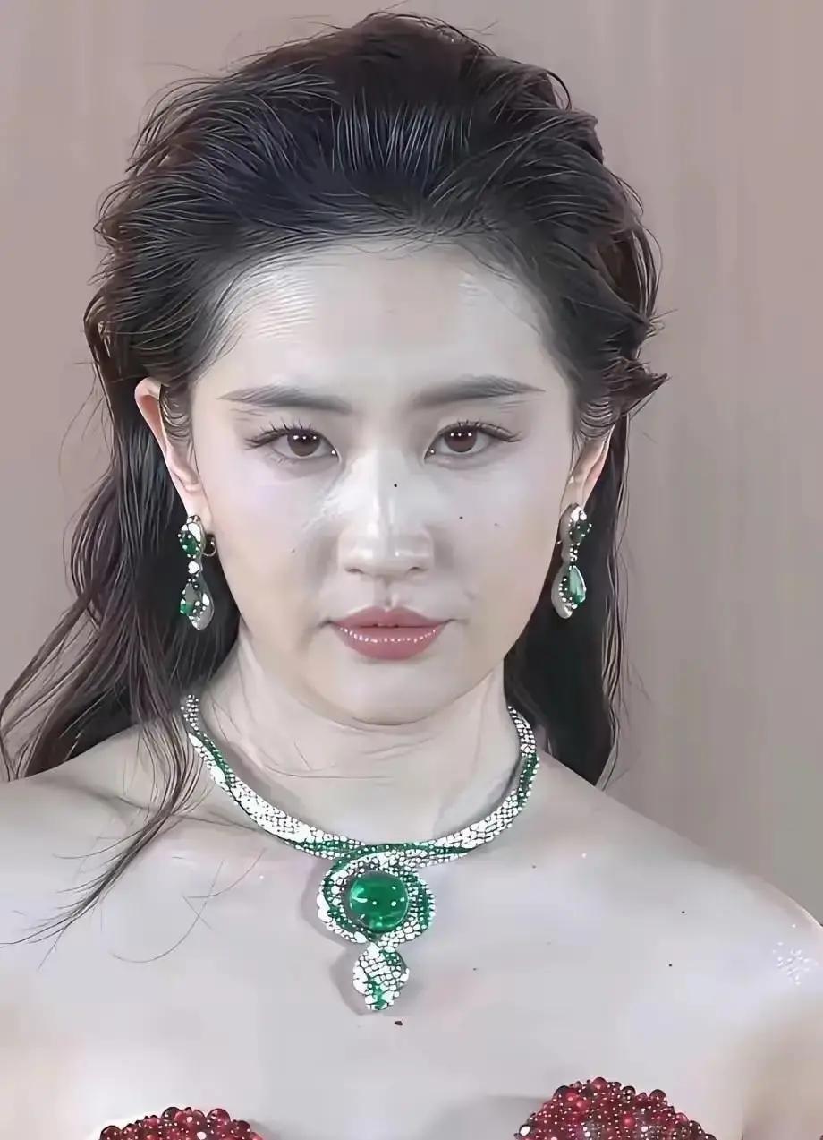 72%的人看腻了假脸
 
欧莱雅最新报告说，七成观众已对零毛孔精修图疲劳。巴黎时