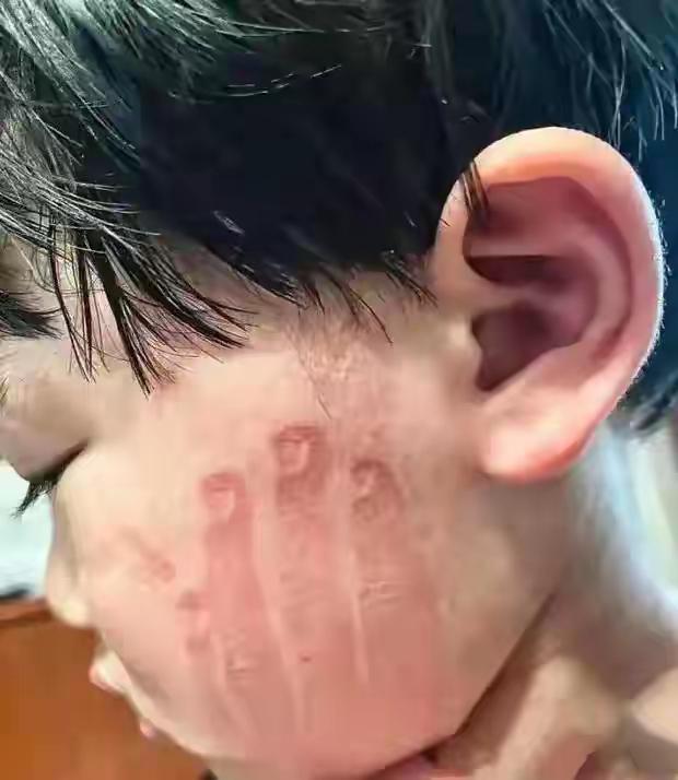 妈妈退货11岁女儿网购商品，平台要求家长需提供狂扇孩子5分钟的视频，网友反映两极