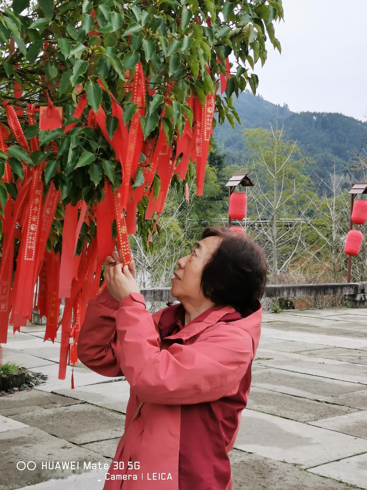 街头随拍.看看人们都许下了什么心愿