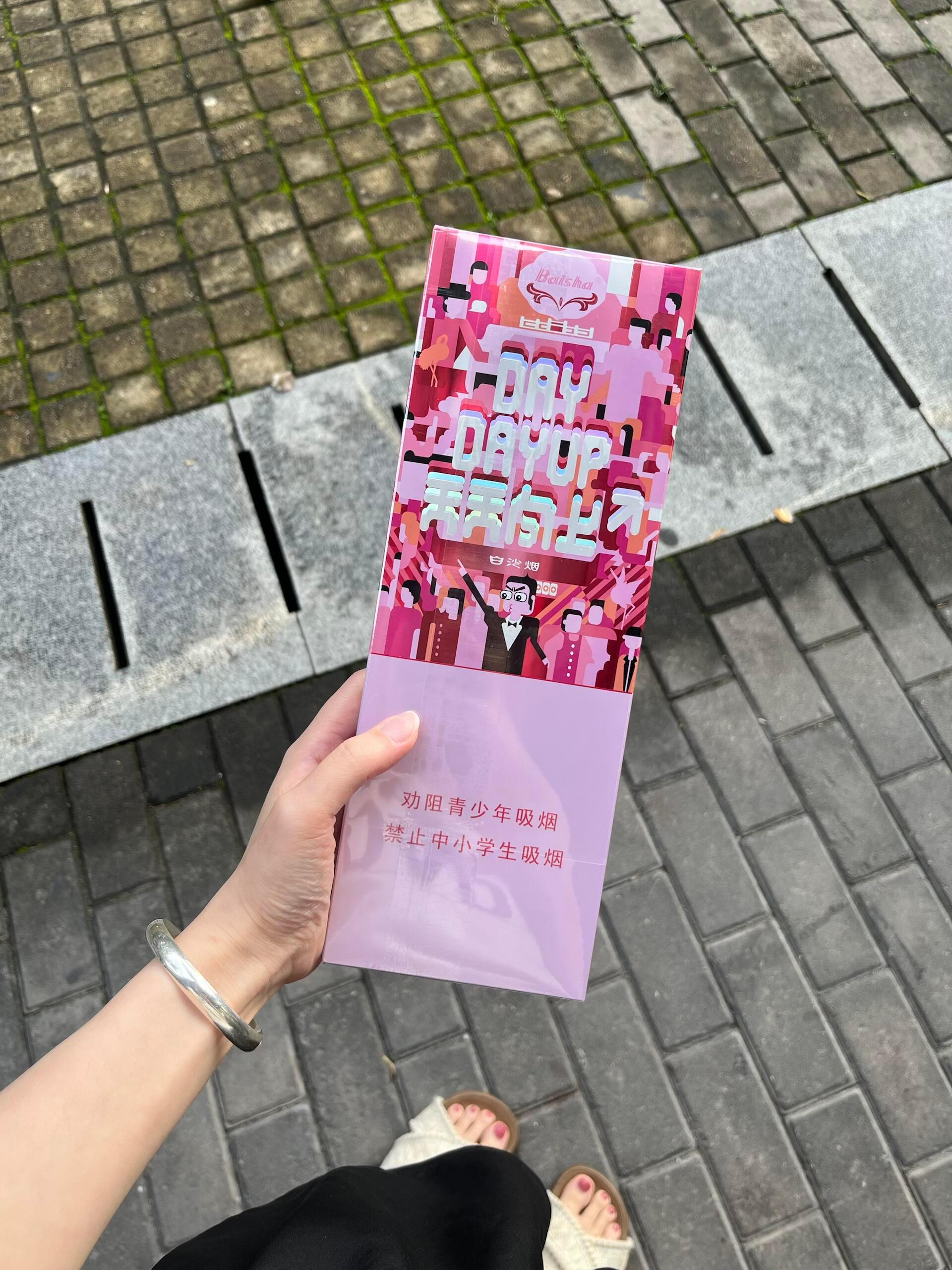 我的一天,累到无法认真上班,穷到无法辞职,又年轻到无法退休。 
