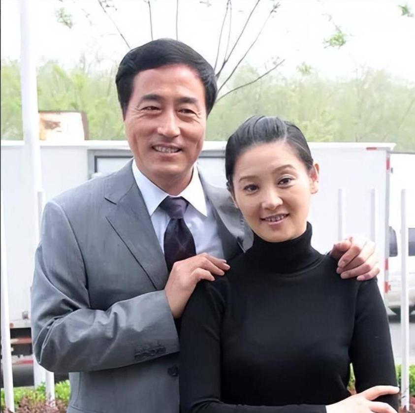 1987年，杨立新在最穷的时候，把徐帆接到北京“养”了三年，为了“养好”徐帆，自