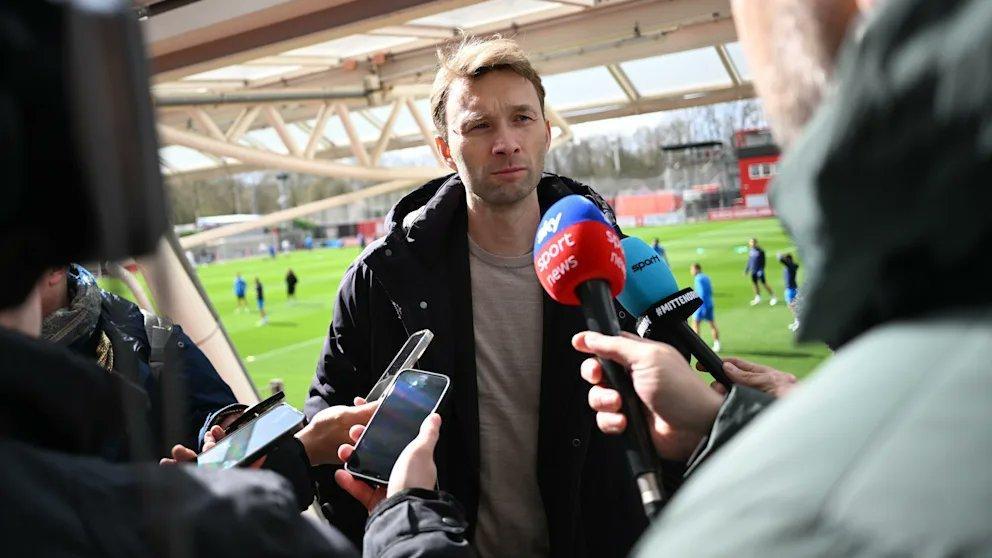 西蒙·罗尔费斯就赫内斯对裁判的批评回应道：“我不理解他的批评，我也不这么认为。V