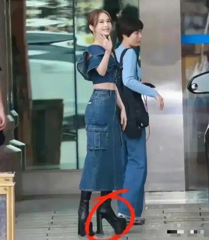 女明星为了凑身高，也太拼了吧 ​​​