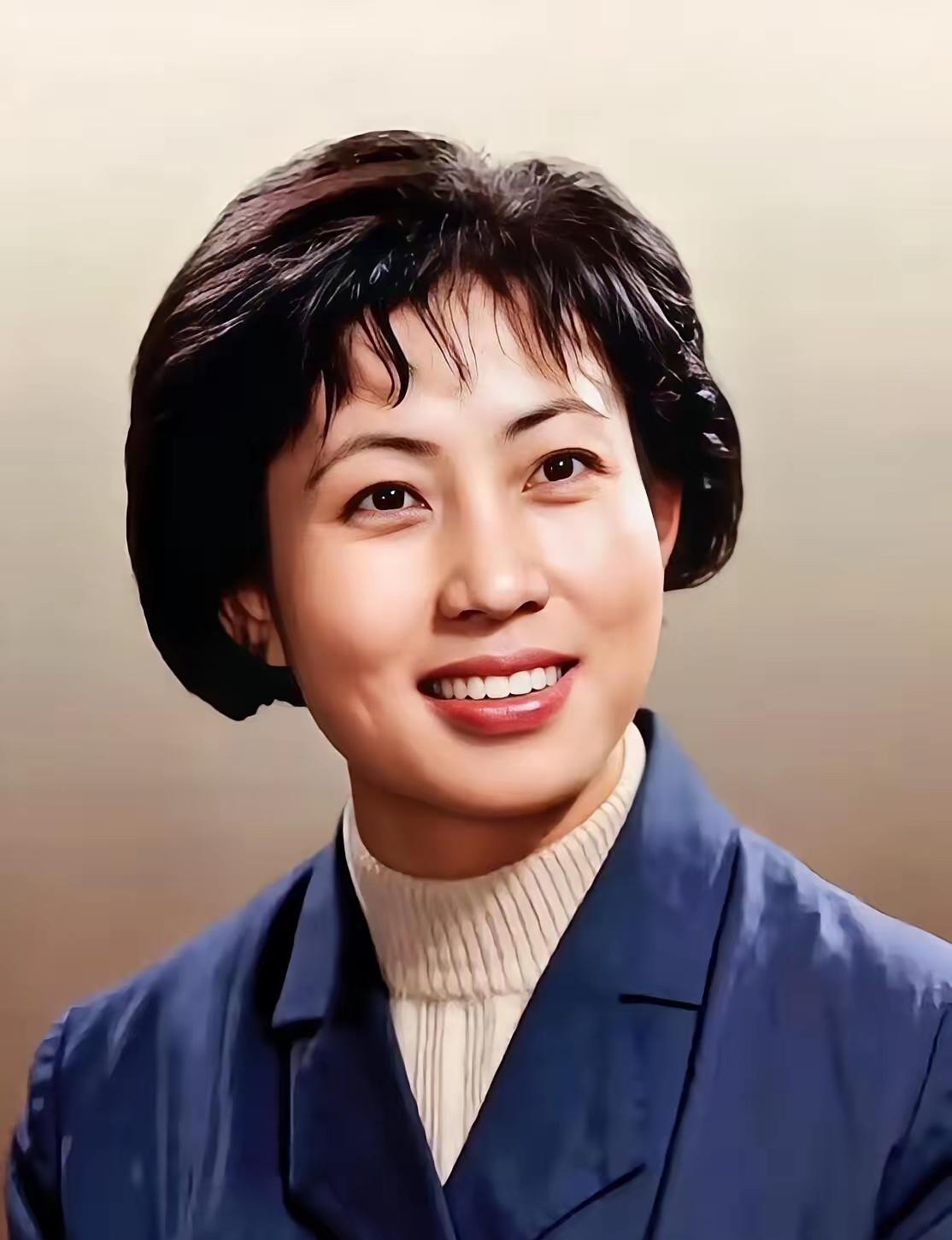 她是谁？估计99%的京剧迷，一定可以认出来吧！