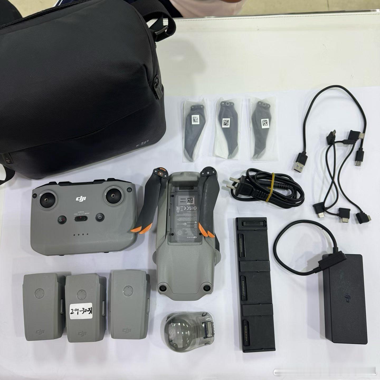 大疆御Air2S畅飞套装，外观成色95新左右，全原装无拆修，续航31分钟，搭载1