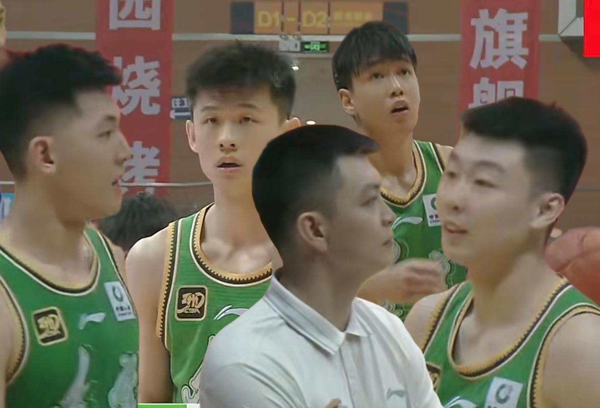 辽篮下一个赛季最值得期待的球员不是俞泽辰，也不是付豪，更不是李晓旭或者鄢手骐，因
