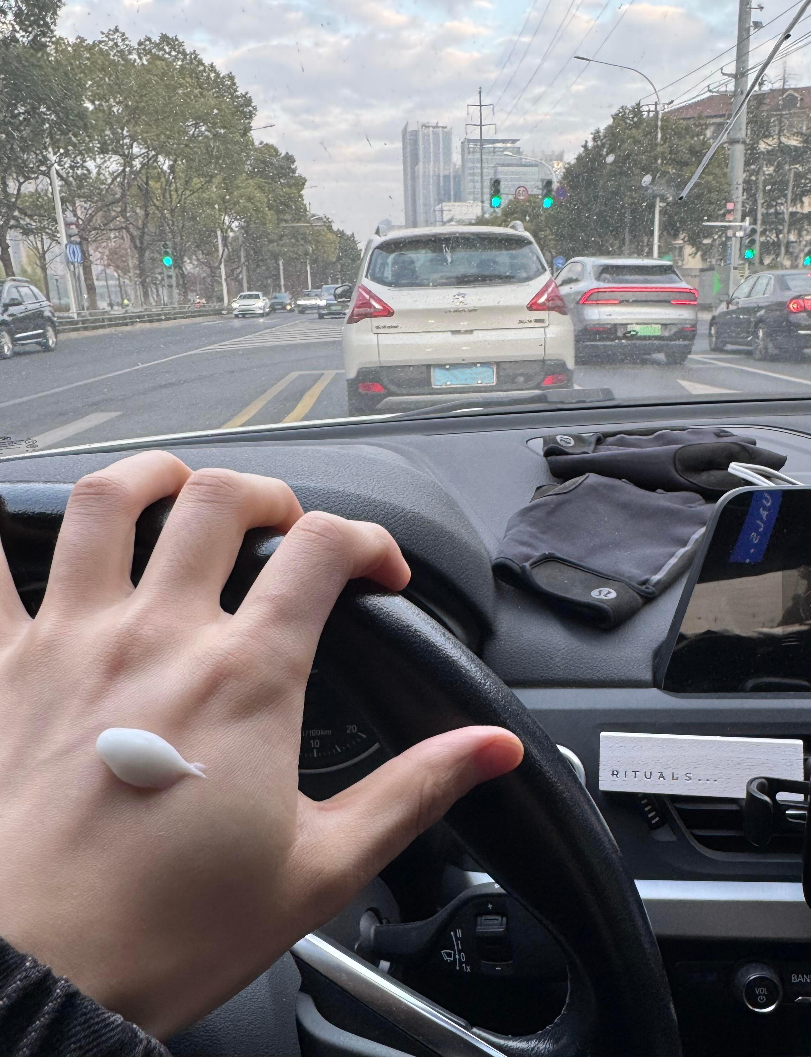 谁懂抹完这一坨连着5个绿灯的破碎感