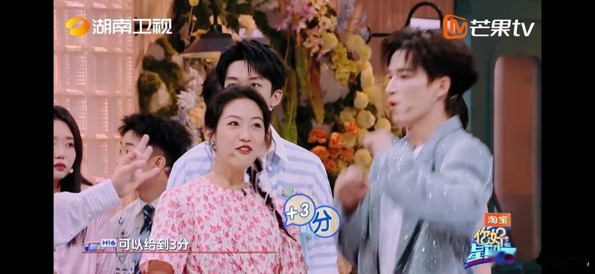 黄子弘凡[超话]黄子弘凡灵光一闪给对手加分黄子弘凡嘻嘻秒变不嘻嘻你好星期六黄子弘