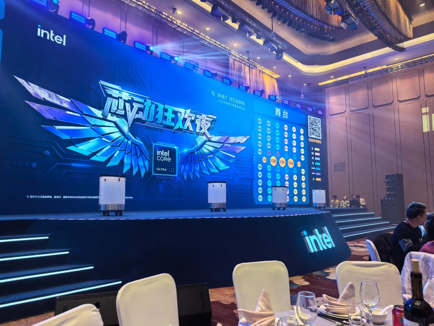 晚宴，感觉英特尔今年过的很艰难，但是排场是一点不减 