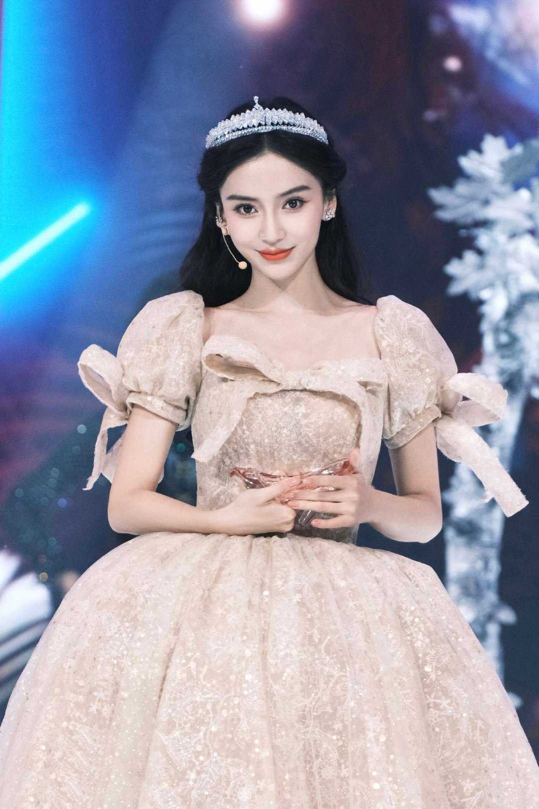 angelababy angelababy 你是我荒芜心田里的一抹月光，温柔了每