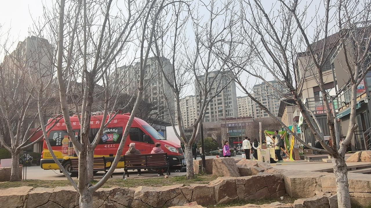 买酱油醋的小哥小妹，当年济南报业也是卖得风生水起，可惜……