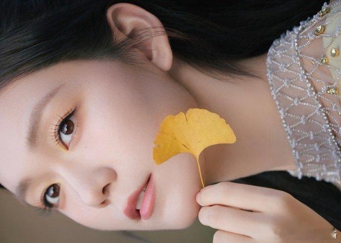 段奥娟一首念把我唱哭了 段奥娟在央视重阳晚会唱《念》太催泪！温柔唱腔里全是回忆，