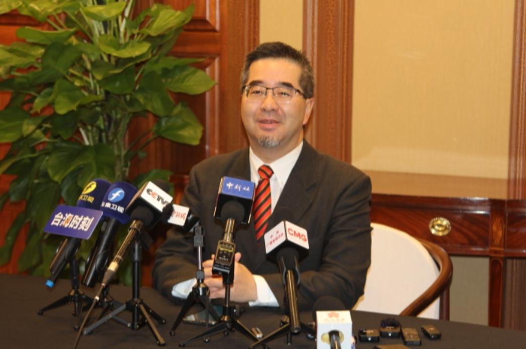 摊牌了！萧旭岑这杯酒，直接泼在了两岸同胞的脸上！前脚在大陆信誓旦旦喊 “反独”，