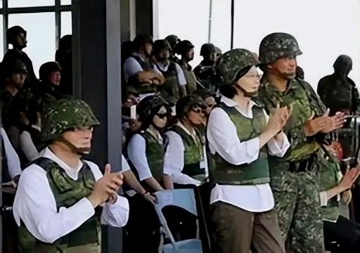  打破40年战略模糊！特朗普直言“台湾是中国的事”，弃台信号拉满，果然是川普作风