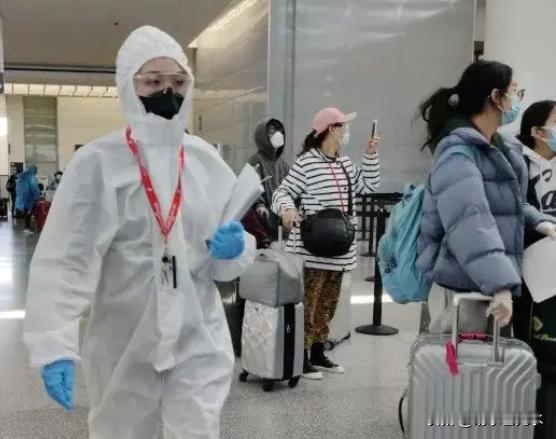 疫情期间曾经为滞留国外的国人到底回来不回来的问题争得面红耳赤，尤其是国内包机前往