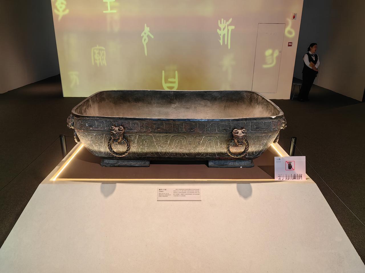 哇塞，A股市场这千元股票俱乐部又扩容啦！中际旭创大涨8.28％，以1017.99